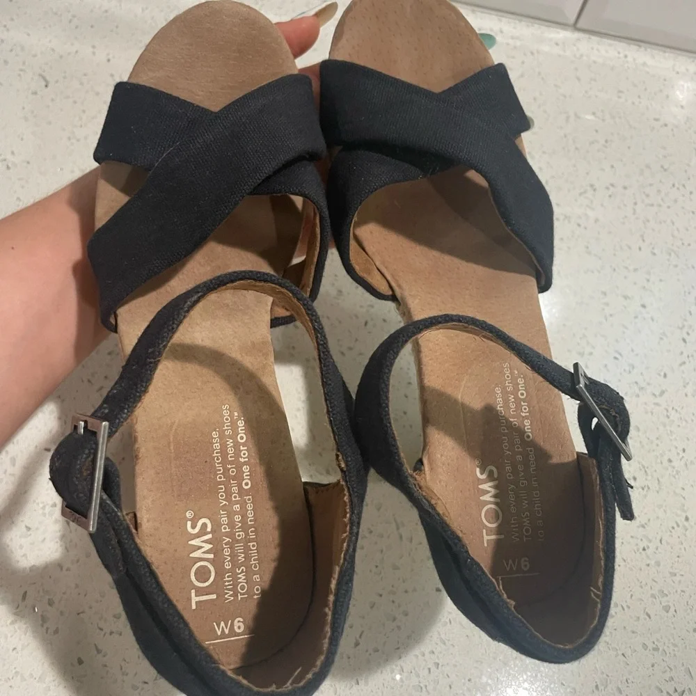 Toms elegant black